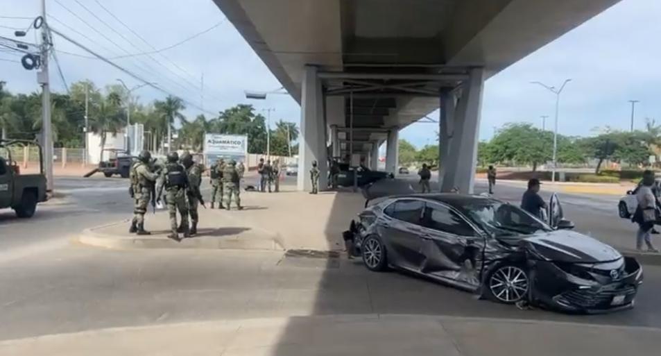 $!Choque en Culiacán deja tres militares y tres civiles heridos