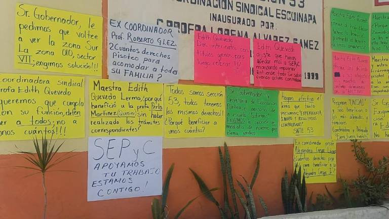 Hallan fachada del SNTE 53 cubierta de señalamientos en Escuinapa