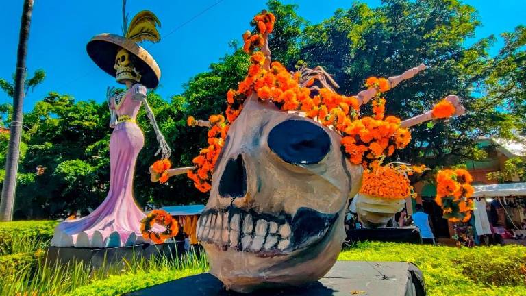 La Plazuela Machado de Mazatlán se viste de tradición para la conmemoración del Día de Muertos. La Plazuela Machado de Mazatlán se viste de tradición para la conmemoración del Día de Muertos.