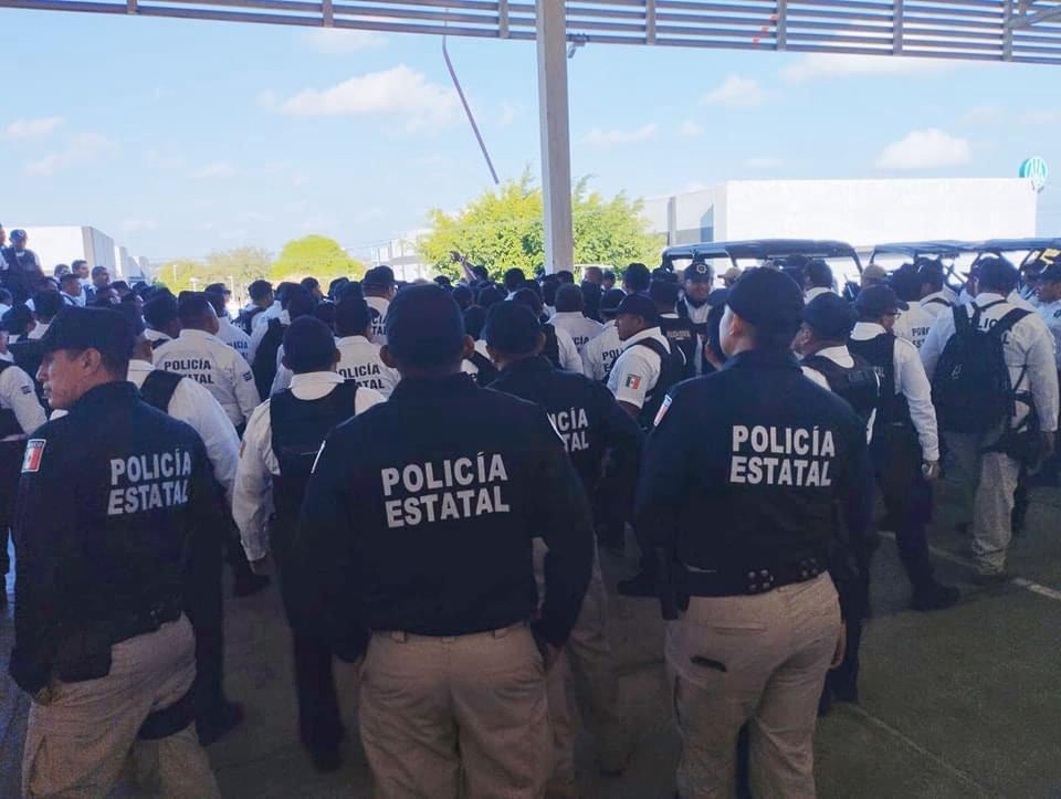 $!Policías de Campeche toman instalaciones de la Secretaría de Seguridad y exigen renuncia de titular