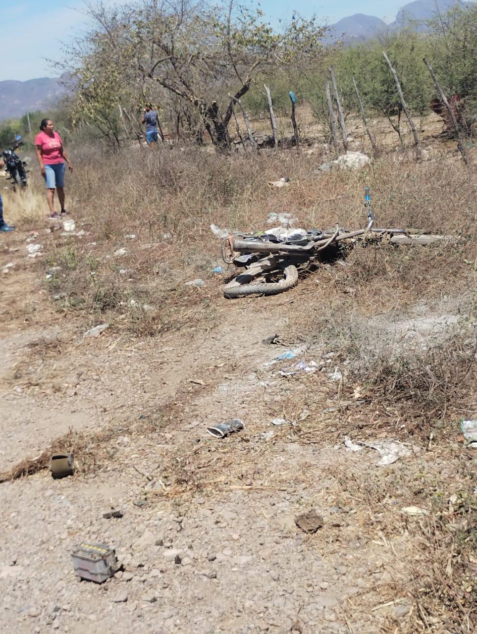 $!Choque entre camioneta y moto en Escuinapa deja dos muertos