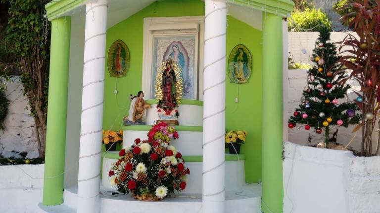 En la calle Morelos, en Mazatlán, la tradición de honrar a la Virgen de Guadalupe ha crecido con los años.