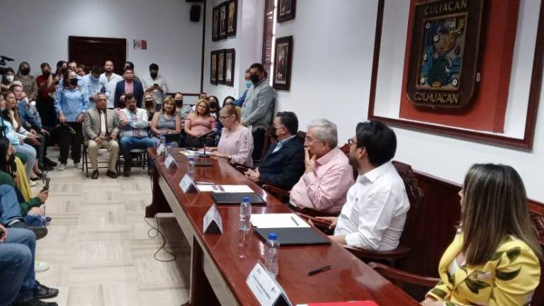 Gobernador y Alcalde de Culiacán firman convenio para el pago de pensiones homologadas a viudas de policías