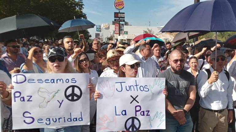 Se plantan en la Fiscalía de Sinaloa y bloquean avenida por desaparición de militantes del Partido Sinaloense