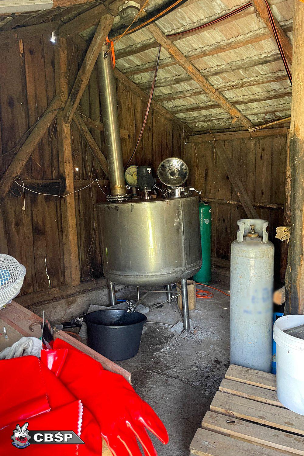 $!Desmantelan laboratorio de metanfetamina en Polonia; hay dos mexicanos detenidos