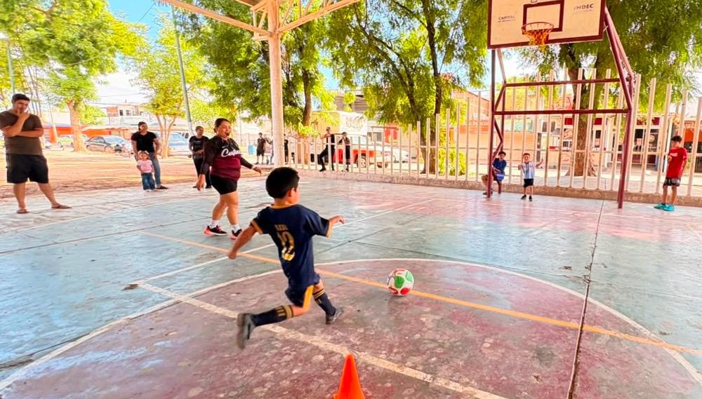 $!Fomentan el deporte y la convivencia en Aguaruto con jornada del Imdec