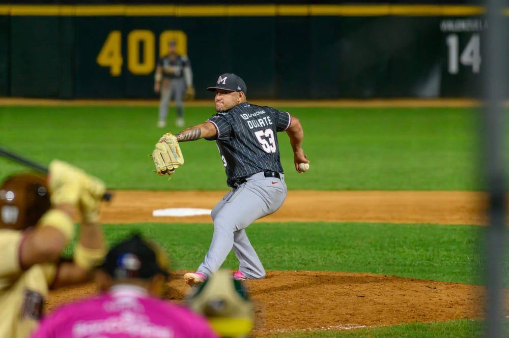 $!Joey Meneses bateó a la hora cero, para convertirse en el Jugador de la Semana