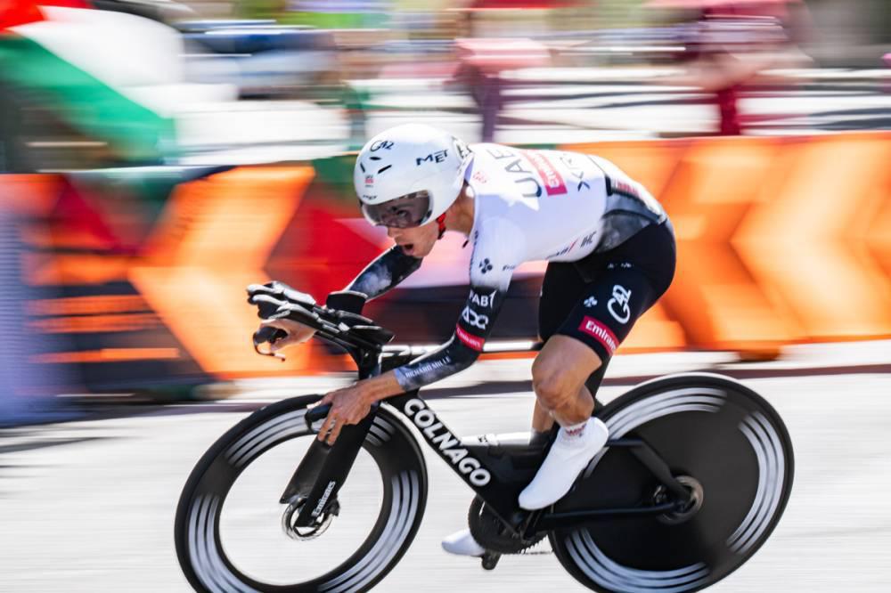 $!Filippo Ganna vuela en Valladolid y gana la etapa 18 de La Vuelta 25; Almeida recorta tiempo a Vingegaard