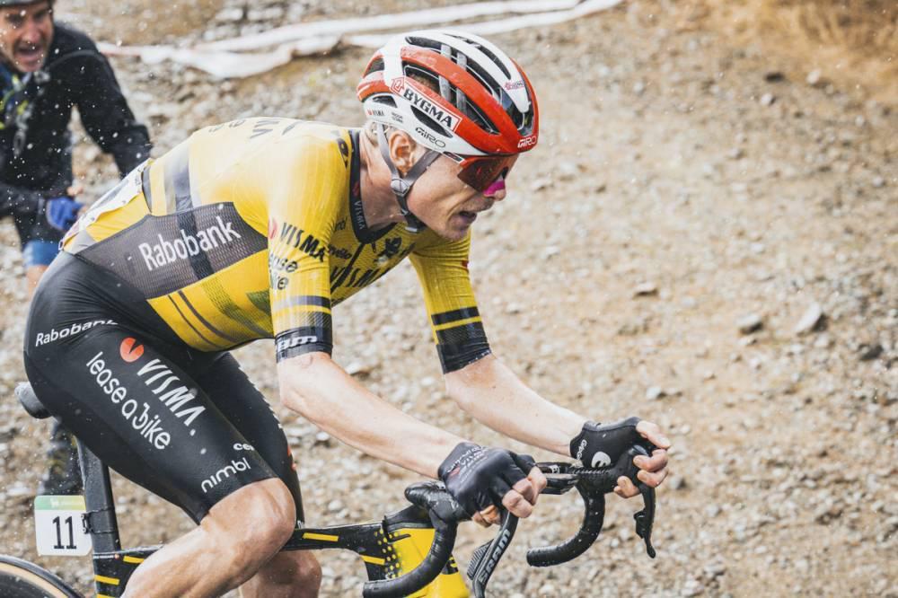 $!Vingegaard conquista Valdezcaray con ataque demoledor, pero Traeen retiene La Roja