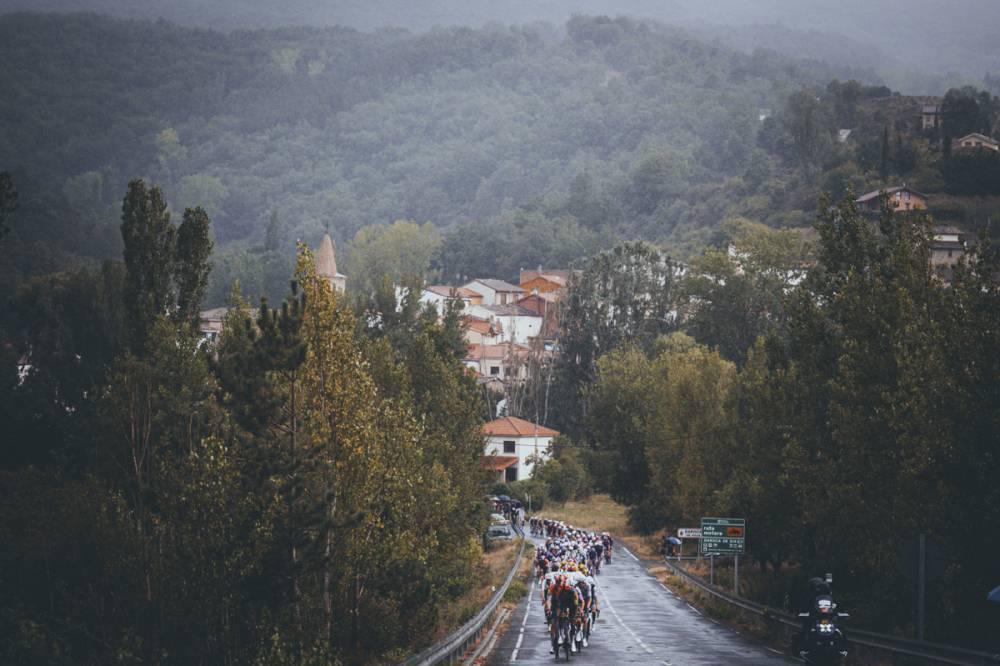 $!Vingegaard conquista Valdezcaray con ataque demoledor, pero Traeen retiene La Roja