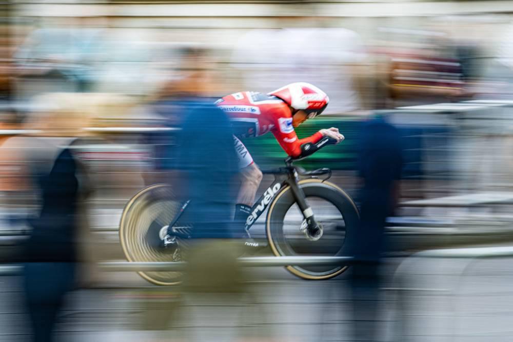 $!Filippo Ganna vuela en Valladolid y gana la etapa 18 de La Vuelta 25; Almeida recorta tiempo a Vingegaard