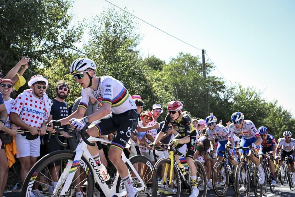 $!Jonas Abrahamsen conquista Toulouse en una etapa 11 frenética marcada por ataques, fugas y la caída de Pogacar