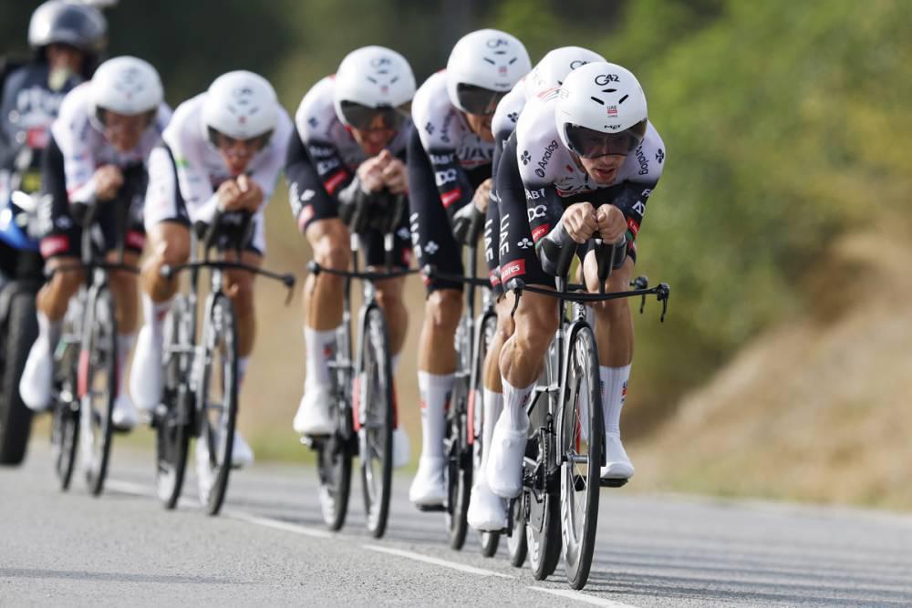 $!Vingegaard recupera La Roja tras la contrarreloj por equipos en Figueres; UAE se lleva la etapa