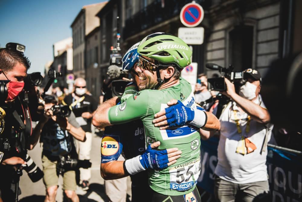 $!Deceuninck y Mark Cavendish, doblete y récord en etapa 13 del Tour de Francia