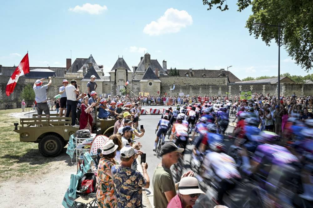 $!Tim Merlier gana en Châteauroux y Van der Poel roza la hazaña en la etapa 9 del Tour de Francia