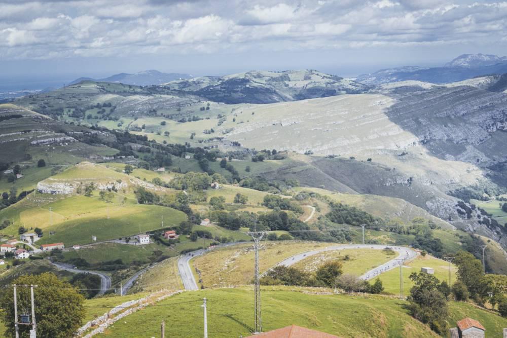 $!Juan Ayuso conquista su segunda etapa en La Vuelta 25 tras ataque demoledor en Brenes