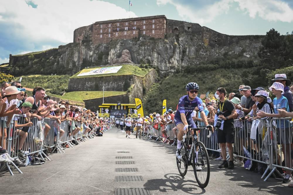 $!Pogacar gana etapa por delante de un Vingegaard que se garantiza el Tour