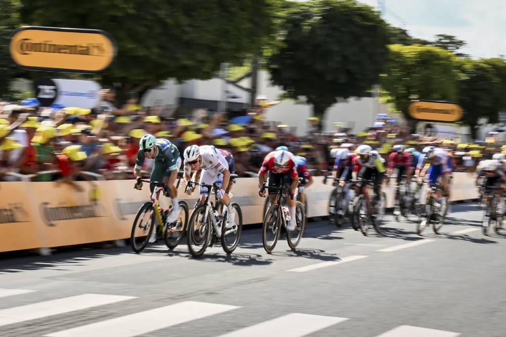 $!Tim Merlier gana en Châteauroux y Van der Poel roza la hazaña en la etapa 9 del Tour de Francia