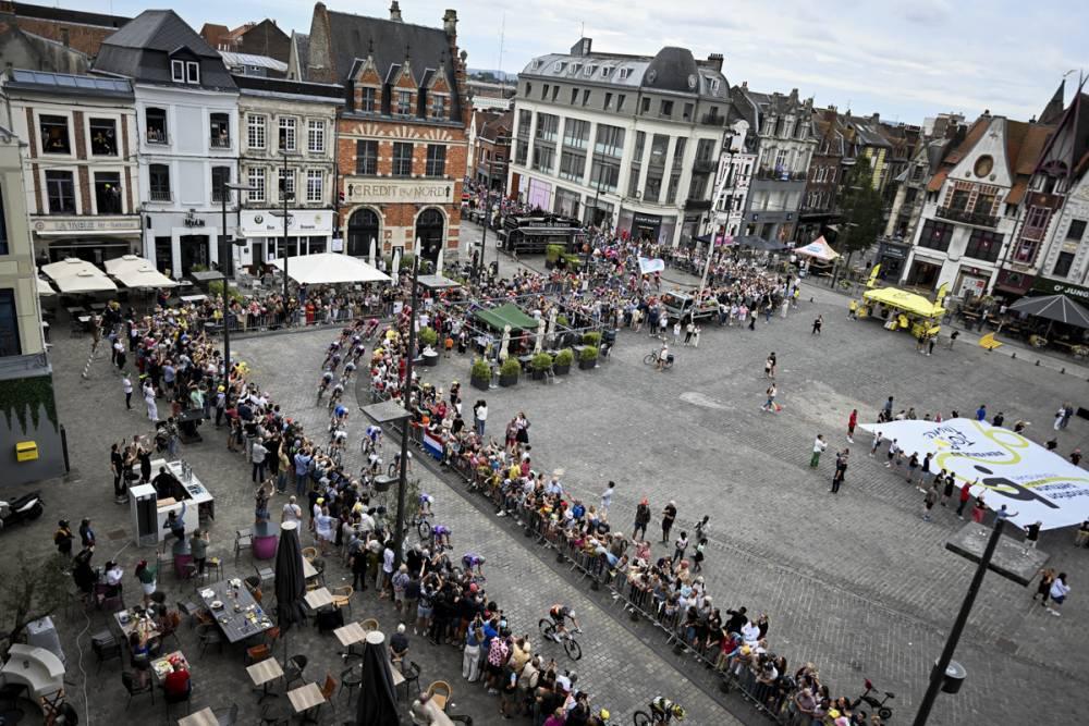 $!Jasper Philipsen se viste de amarillo tras una explosiva apertura del Tour de Francia 2025 en Lille