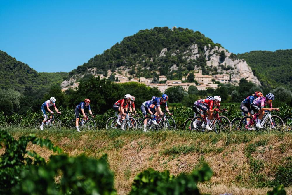 $!Romina Hinojosa firma otra sólida etapa y escala posiciones en el Tour de Francia Femenino