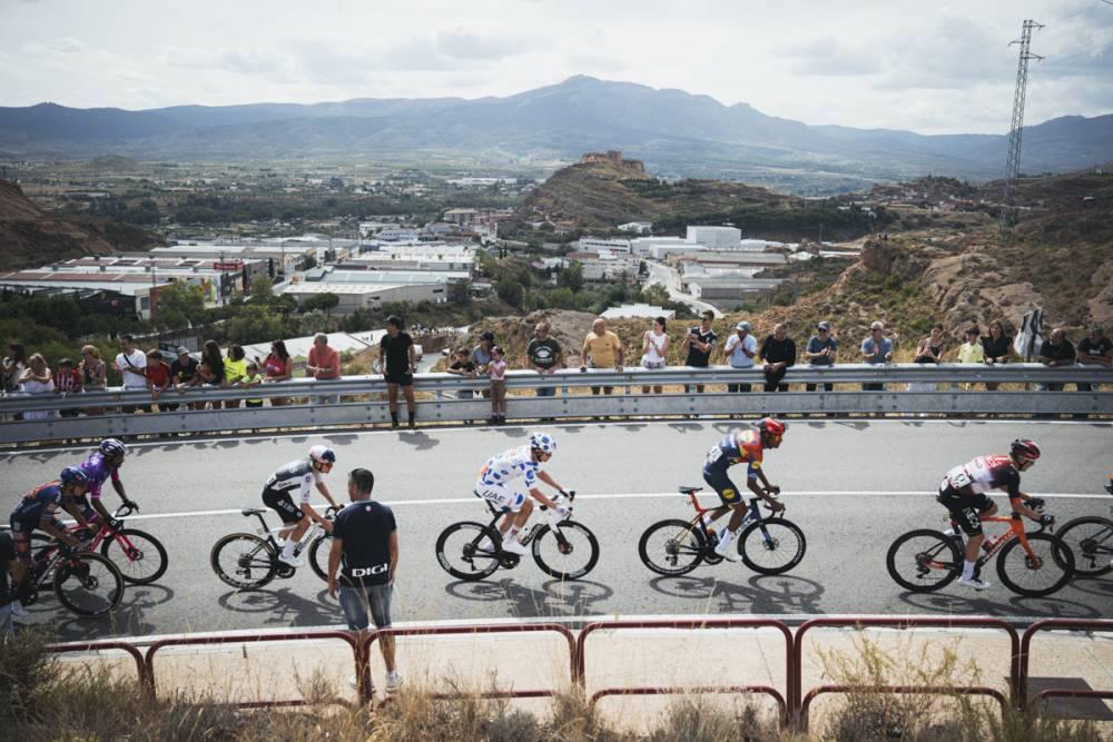 $!Vingegaard conquista Valdezcaray con ataque demoledor, pero Traeen retiene La Roja