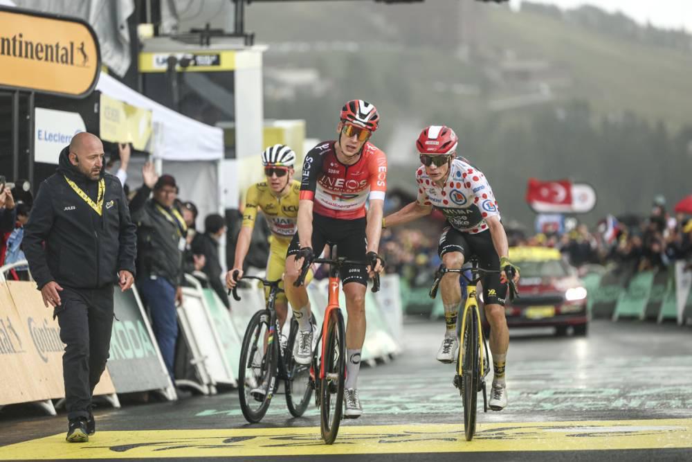 $!Arensman conquista La Plagne y Pogacar consolida su liderato en el último final en alto del Tour de Francia