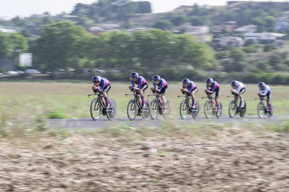$!Vingegaard recupera La Roja tras la contrarreloj por equipos en Figueres; UAE se lleva la etapa