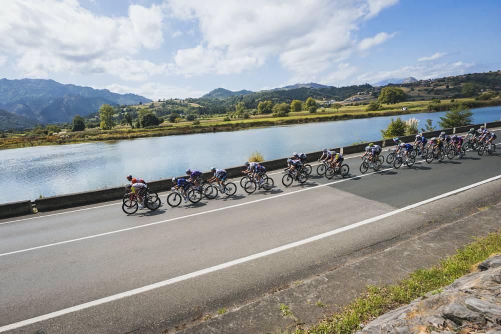 $!Joao Almeida conquista L’Angliru, pero Vingegaard resiste y mantiene La Roja en La Vuelta 25
