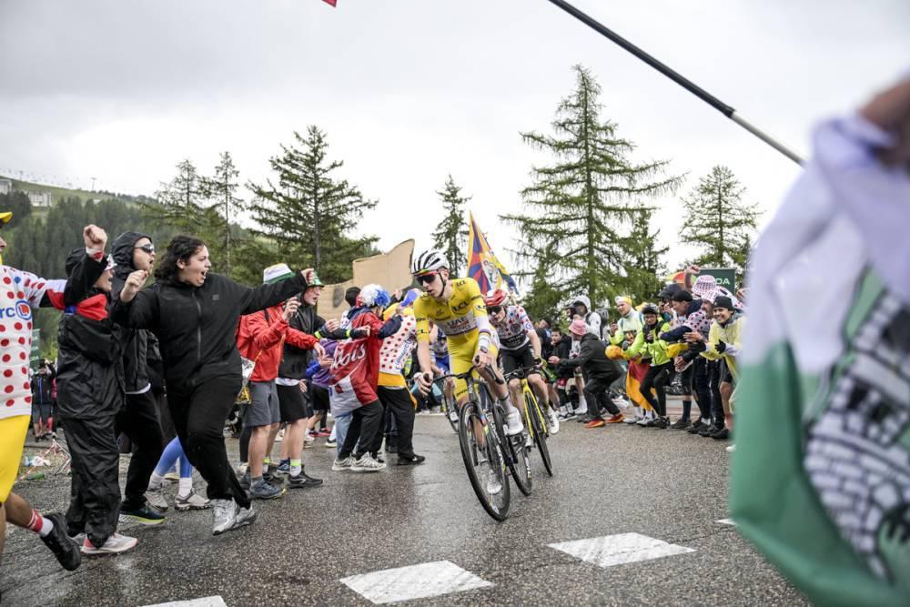 $!Arensman conquista La Plagne y Pogacar consolida su liderato en el último final en alto del Tour de Francia