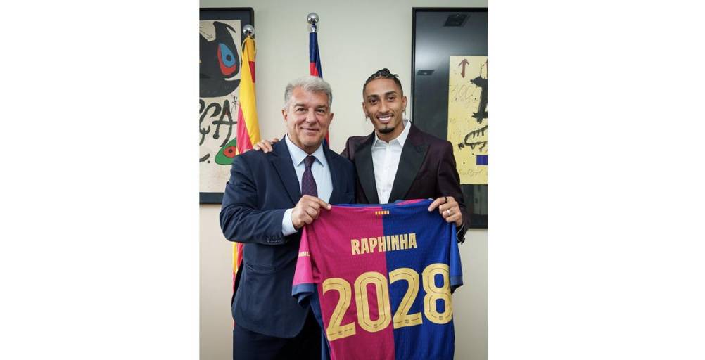 Raphinha renueva con el Barcelona hasta 2028