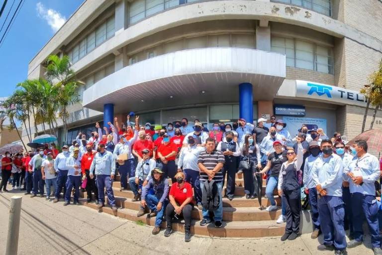 Comienza huelga en Telmex; la primera desde que la compró Carlos Slim