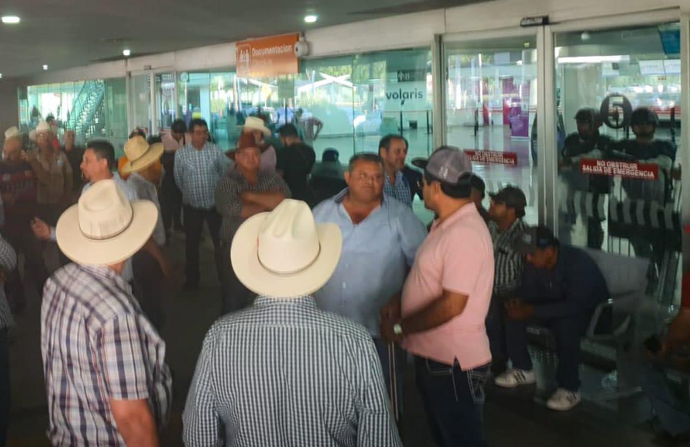 $!La toma del Aeropuerto de Culiacán trae enojo, cansancio y decepción