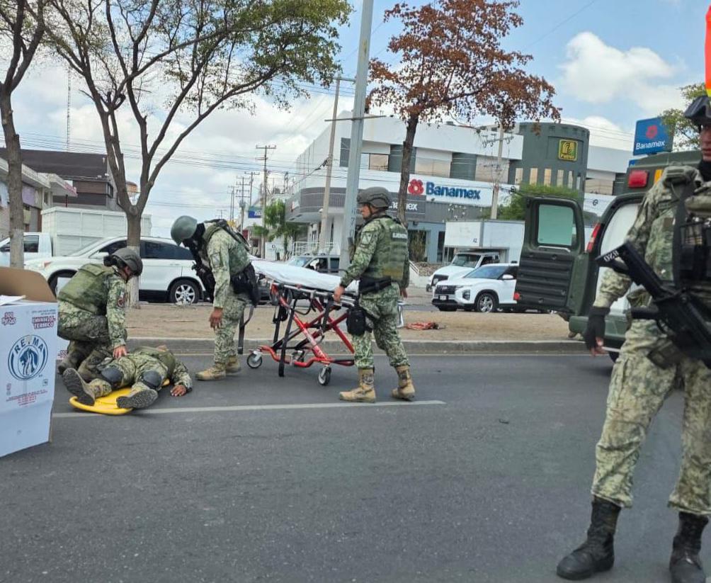 $!Tres militares resultan lesionados en accidente vial en Culiacán