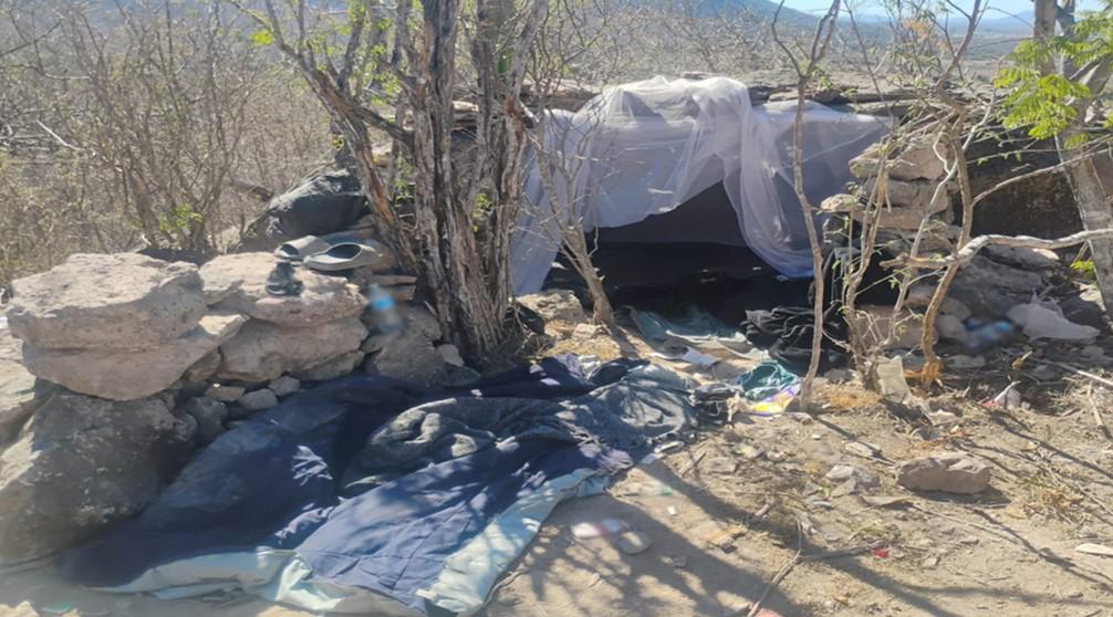 $!Militares aseguran arsenal y campamento irregular en Elota