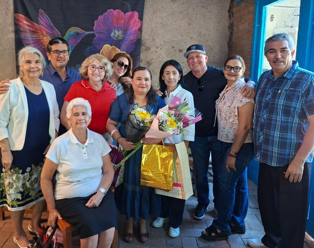 $!Un desayuno entre amigos le organizaron María del Carmen López, Rodolfo Castaños, Armida Castro, Conchita Félix, Eleazar Meléndrez, Mary Salas, Ramón Cárdenas y Martha Araujo.