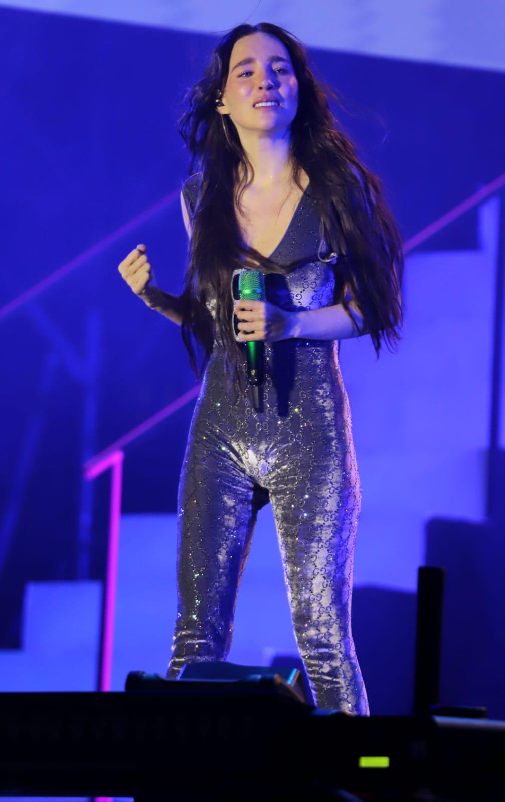 $!Belinda cantó, lloró, impuso moda, abrazó el pasado y presentó su nueva era.