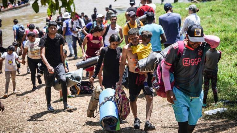 Migrantes llegan a un centro de acogida temporal en Panamá tras cruzar la selva del Darién, en Centroamérica.