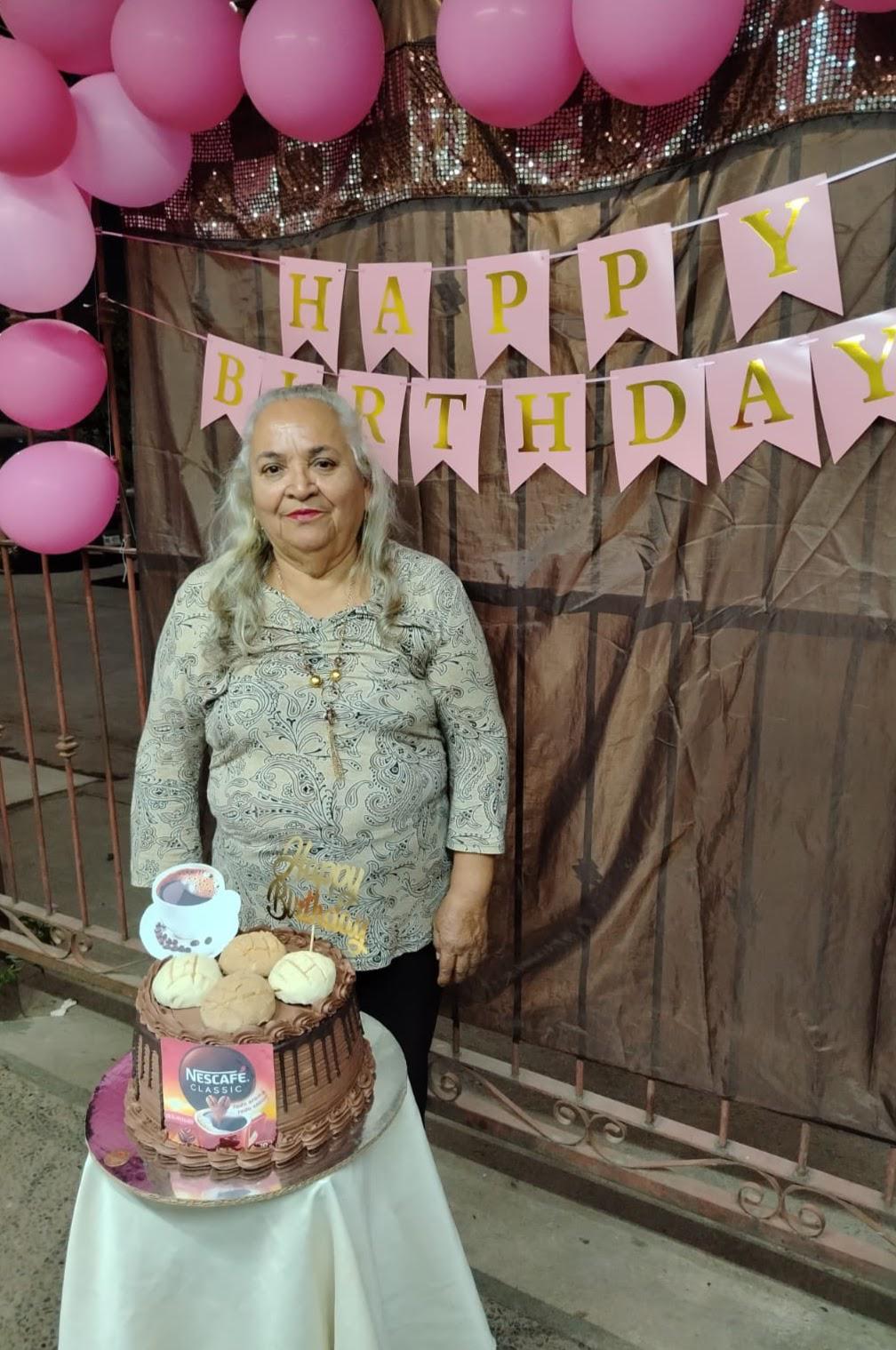 $!Celebra María Juana su cumpleaños 67 con familia