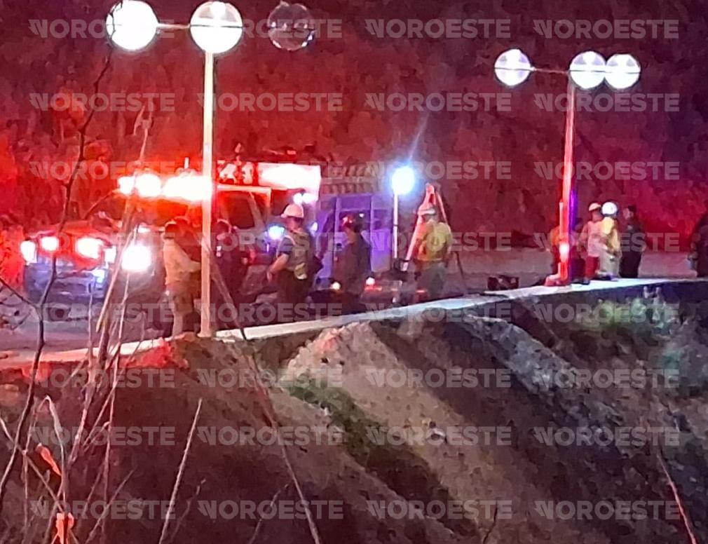 $!Muere elemento de la Marina tras caer a zona rocosa del Paseo del Centenario, en Mazatlán