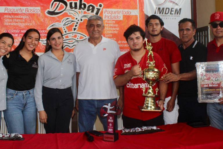 Premian a lo mejor de la Liga de Beisbol Primera Fuerza