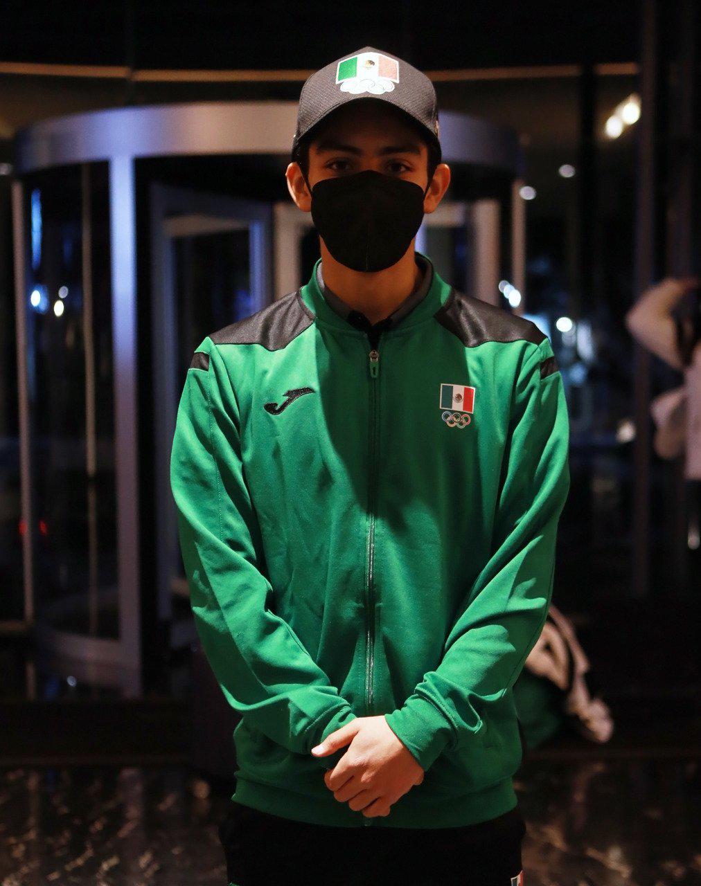 $!Donovan Carrillo regresa a México entre ovaciones y porras