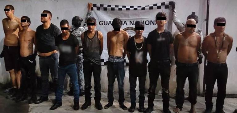 Diez civiles fueron puestos a disposición judicial tras un decomiso de armas en Escuinapa.