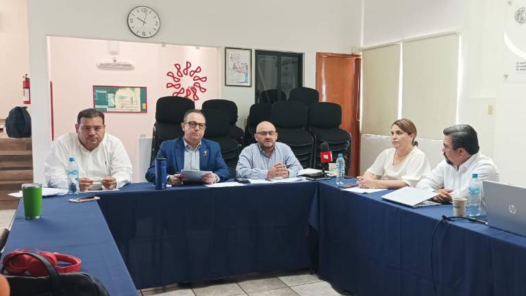 Contadores analizan necesidad de una propuesta de reforma fiscal para 2024