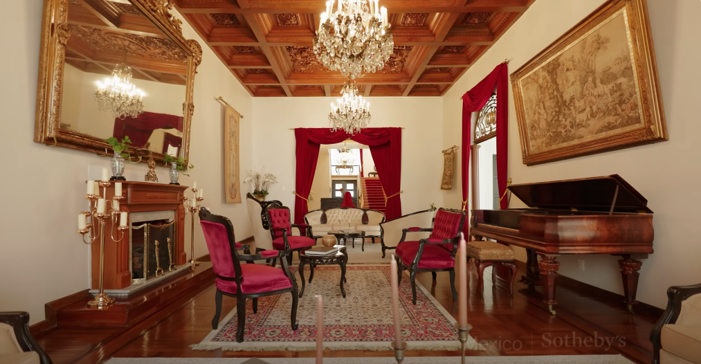 $!La casa incluye varias piezas y mobiliario.