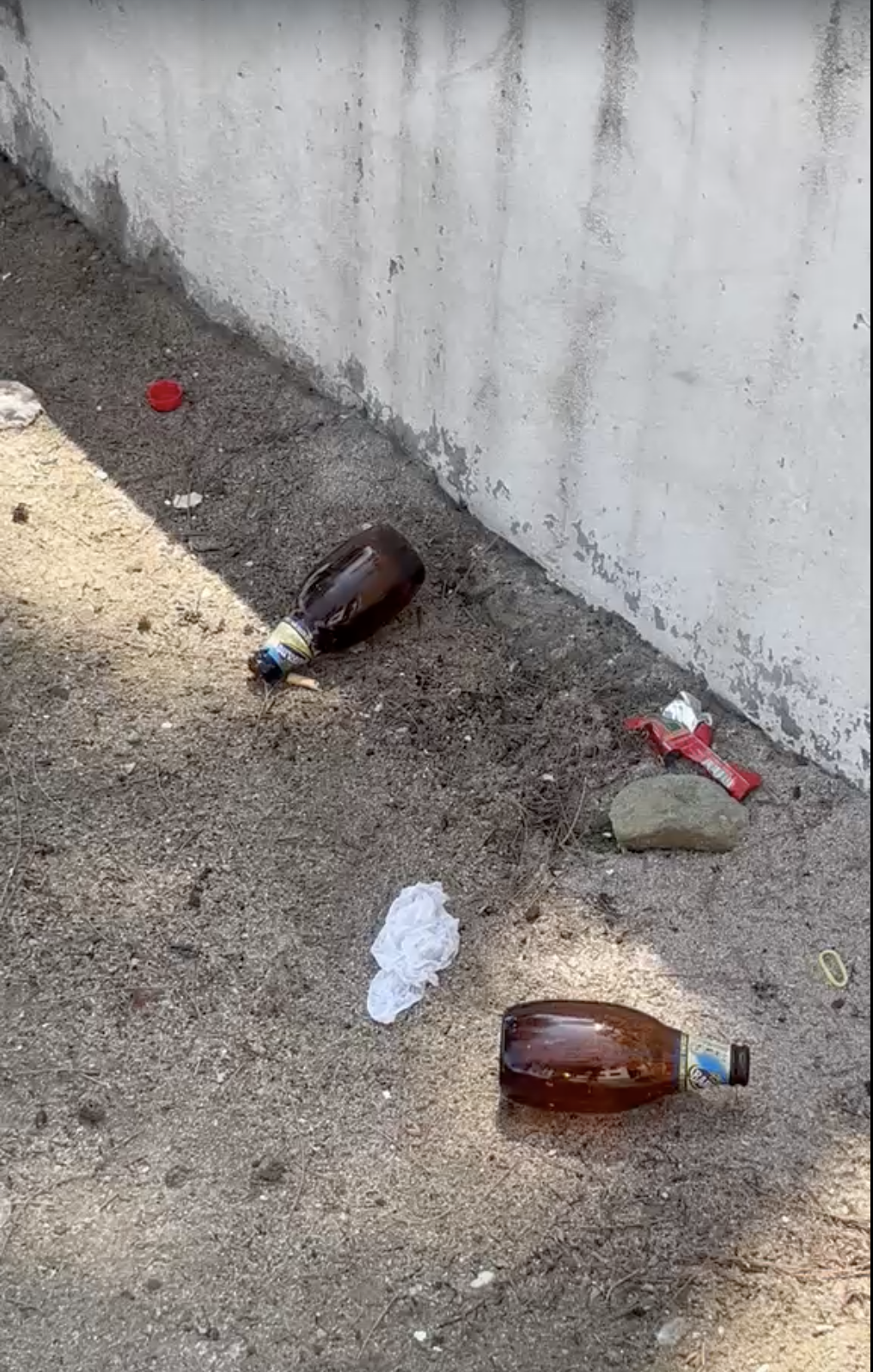 $!Persisten basura y negocios en Playa Pinitos pese a operativo de reordenamiento