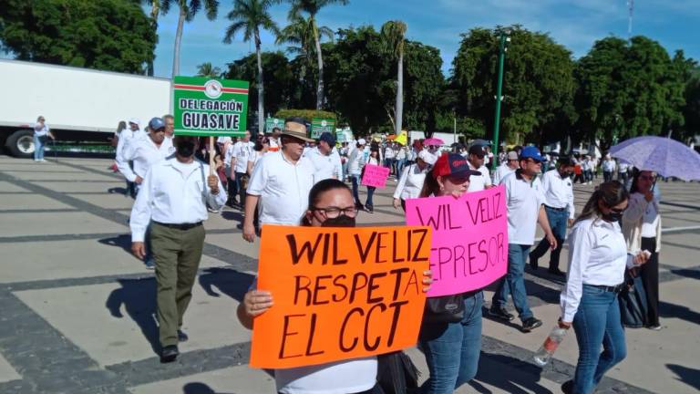 Docentes de Conalep se manifiestan en calles de Culiacán y en el Palacio de Gobierno