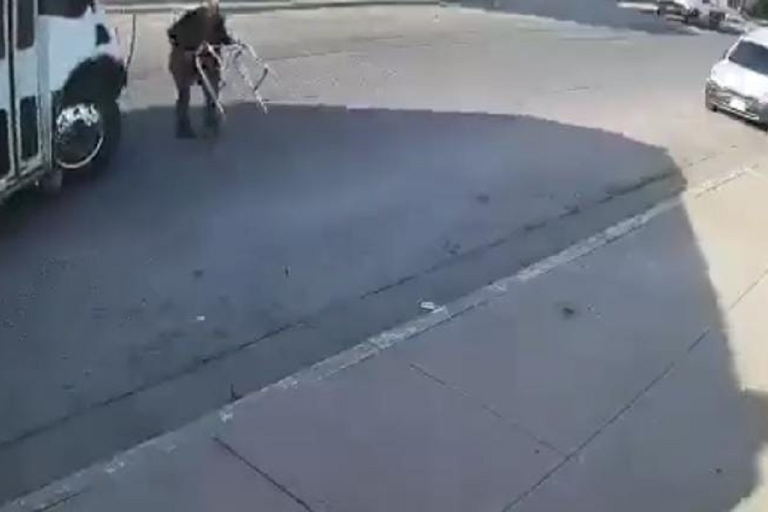 Arrolla camión a adulto mayor en colonia de Culiacán