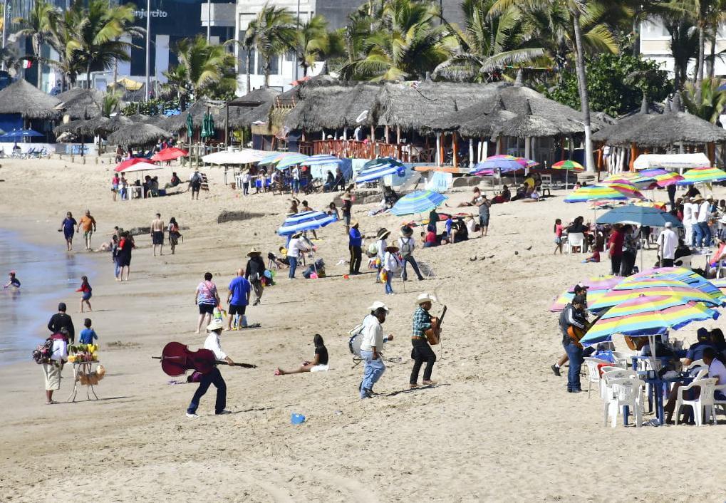 $!Gobierno de Mazatlán no dará más permisos para bandas de música en la playa: Lira