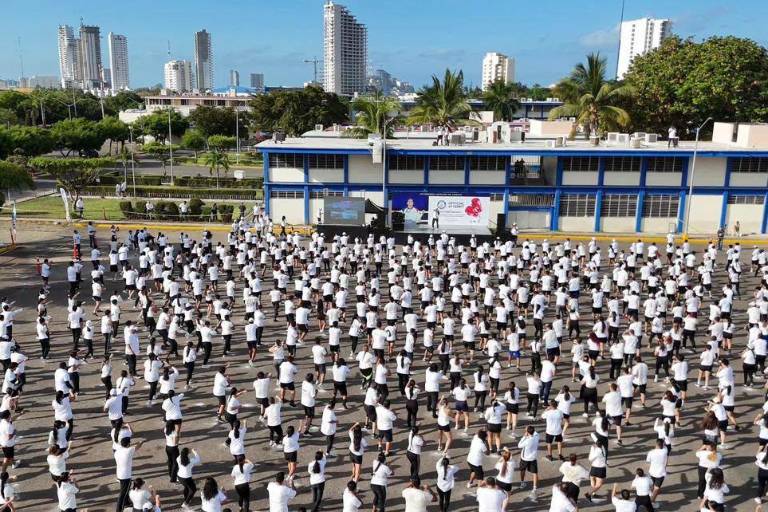 ¡La UAS y Marco Verde hacen historia! Mil universitarios se unen y logran el Guinness World Récord denominado la clase Fitness de Boxeo más grande en línea y múltiples sedes