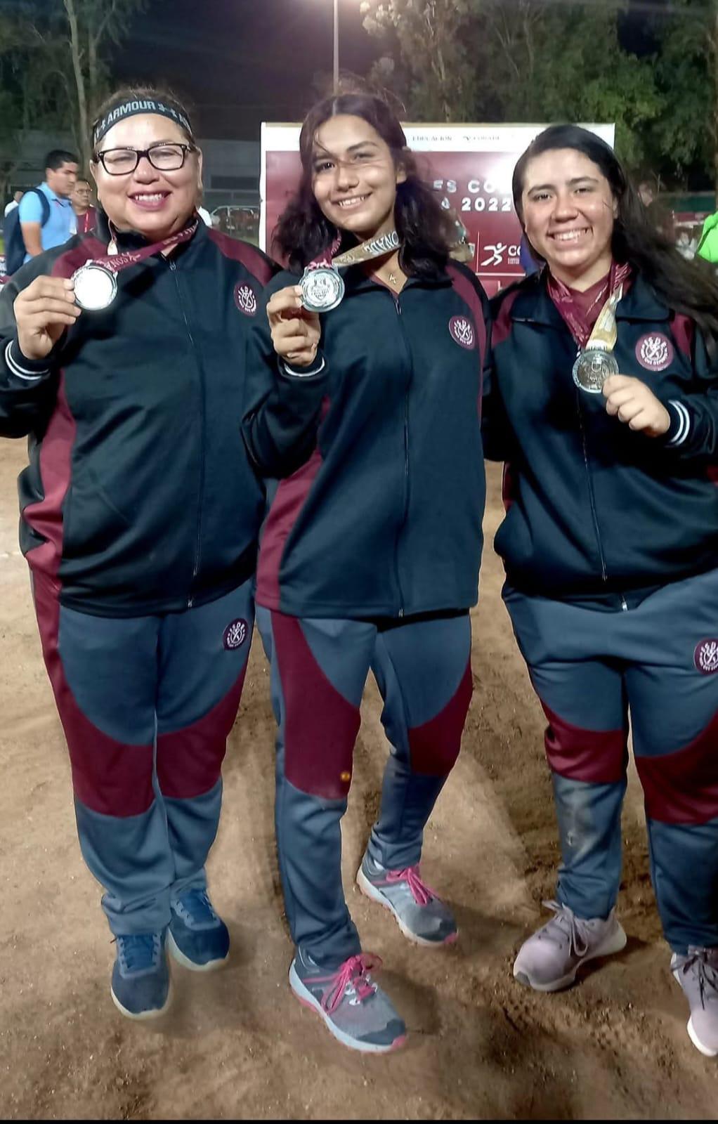 $!Susana Tirado, la versátil ‘teacher’ del softbol sinaloense